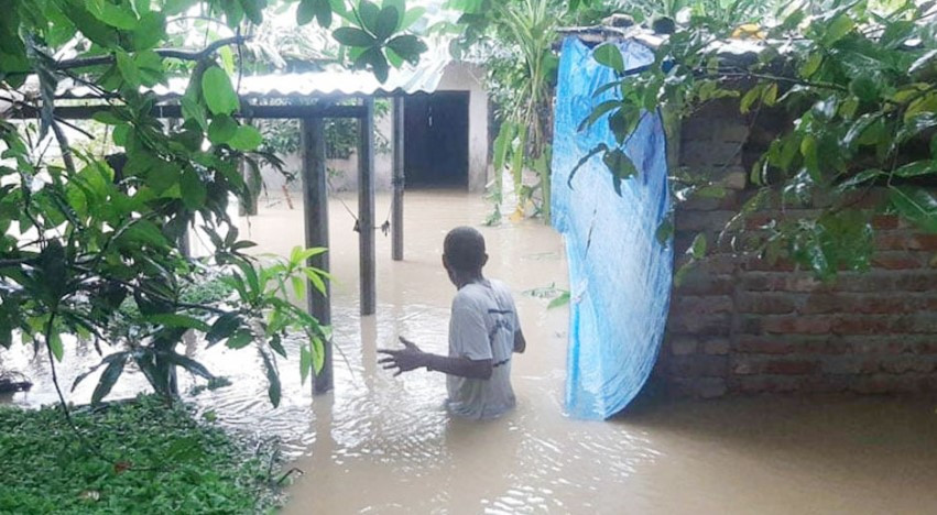 গোমতী নদীর পানি বিপদসীমার ওপরে